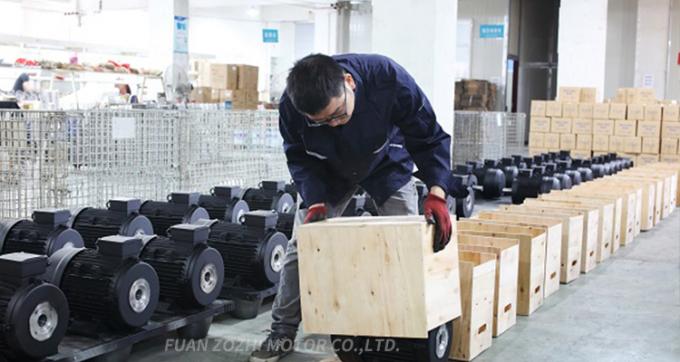 Motore da 7KW ad albero cavo con pompa AR Interpump per macchine per la pulizia commerciale 12