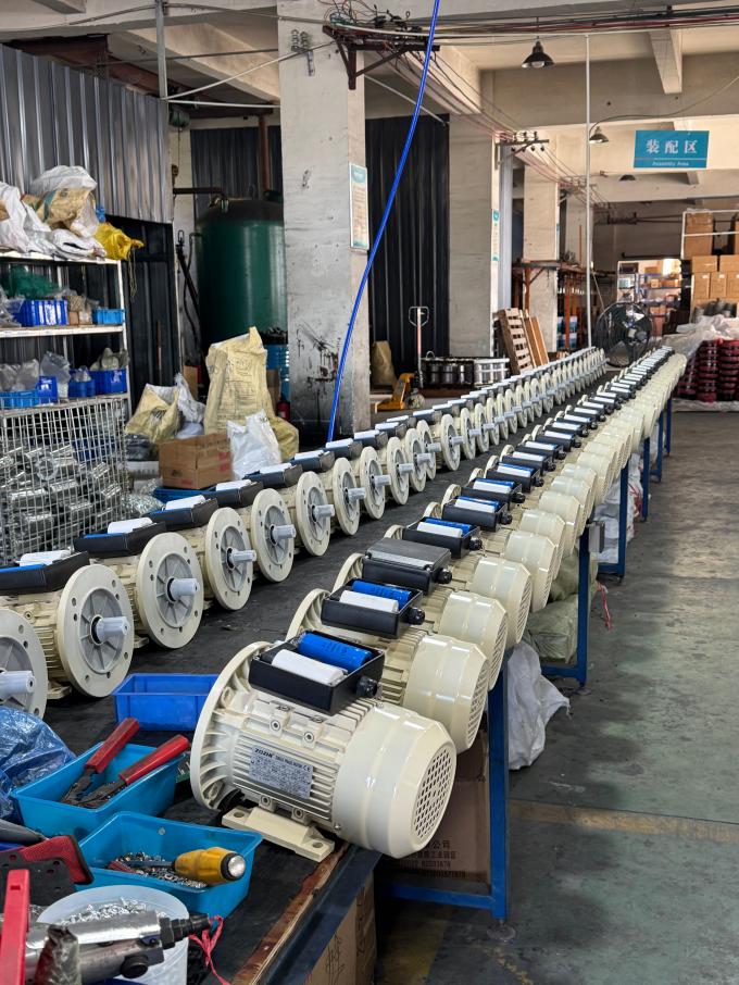 50Hz 60Hz impermeabile 0.09kw 0.12Hp Motore elettrico asincrono a quattro poli 380V 1500RPM Trifase Chiusa 220V Voltaggio Ac 1